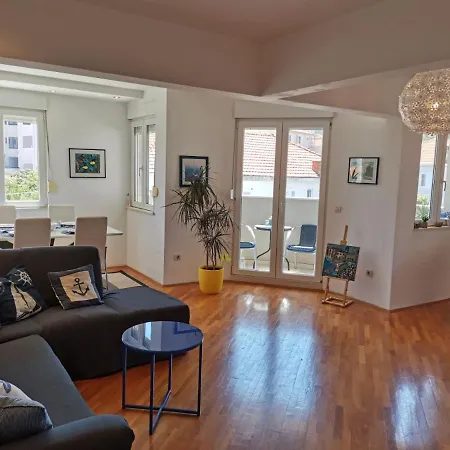 With Jungle Bathroom