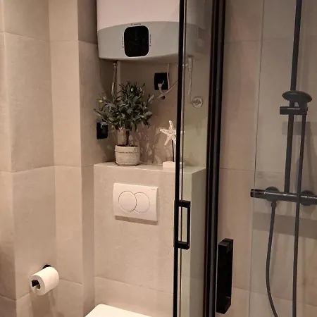 With Jungle Bathroom * ドゥブロブニク