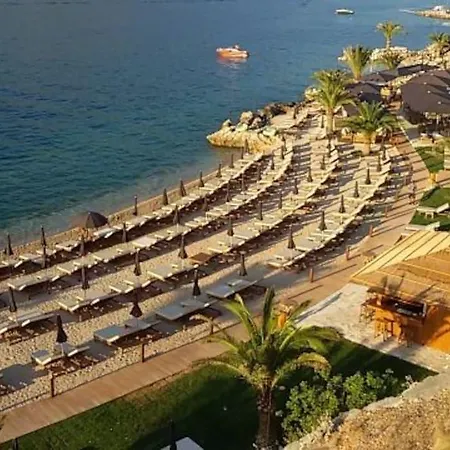 With Jungle Bathroom * ドゥブロブニク