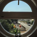 Apartman With Jungle Bathroom *