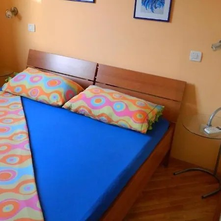 Daire With Jungle Bathroom *