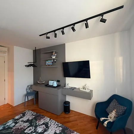 Apartman With Jungle Bathroom *