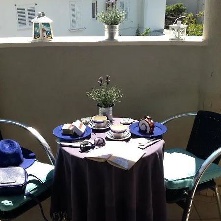 Daire With Jungle Bathroom