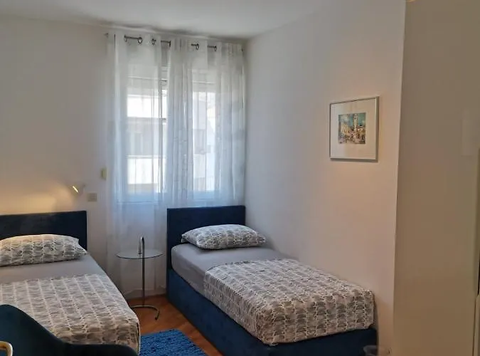 Apartament With Jungle Bathroom