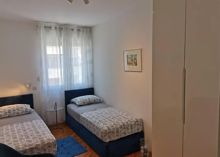 With Jungle Bathroom Apartament *