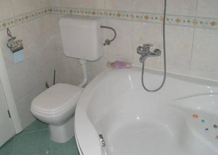 With Jungle Bathroom Appartamento