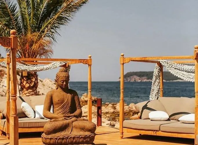 Appartamento With Jungle Bathroom