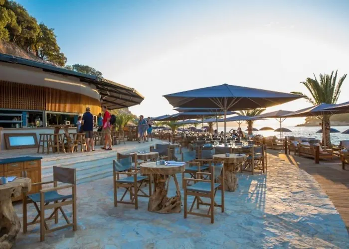 With Jungle Bathroom Ragusa