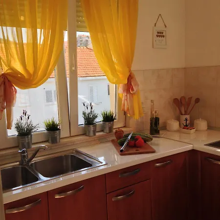 With Jungle Bathroom Apartman