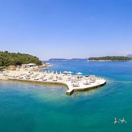 With Jungle Bathroom Apartman *